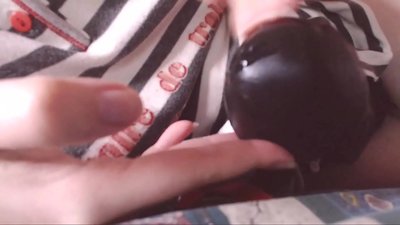 Бул чоң кара корозду оозуңузга кичинекей кулуңуз